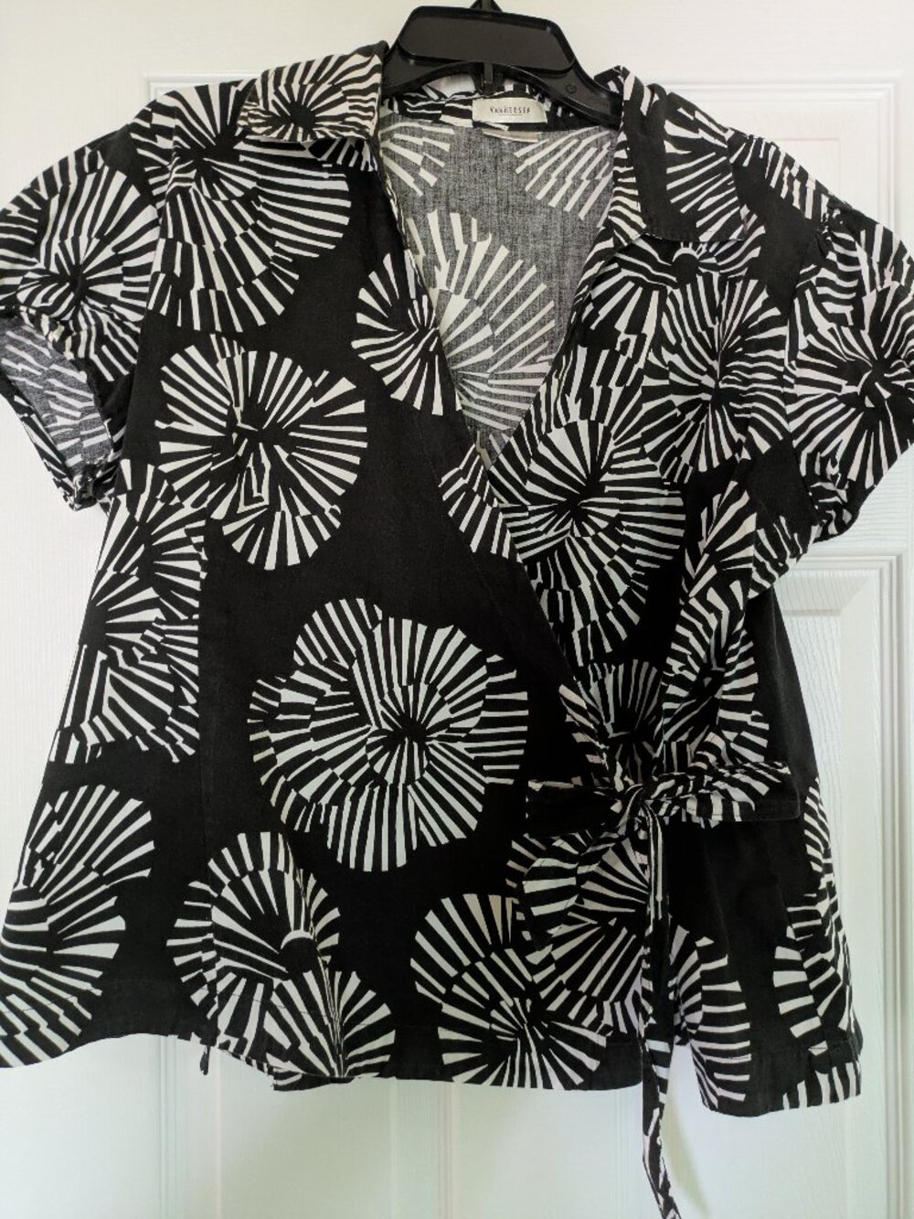 Van Heusen wrap around blouse Black and White Size XL